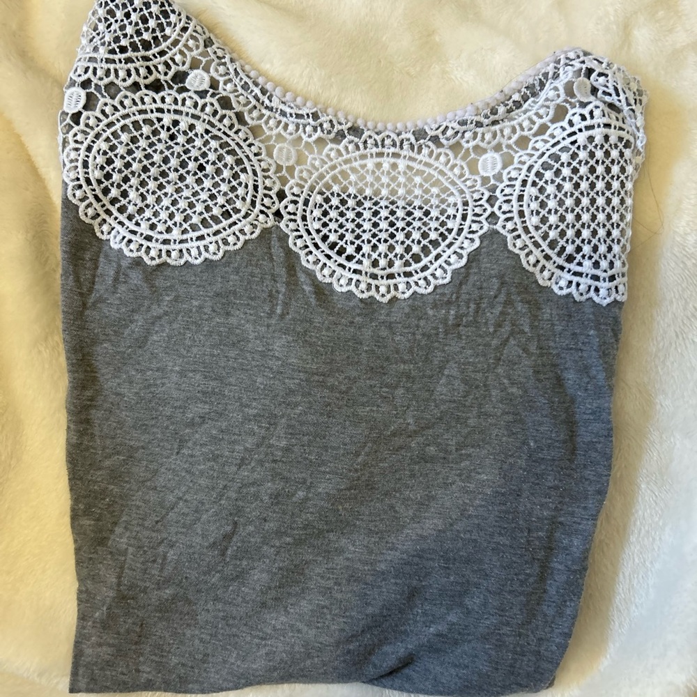 Grey t-shirt with white crochet detail